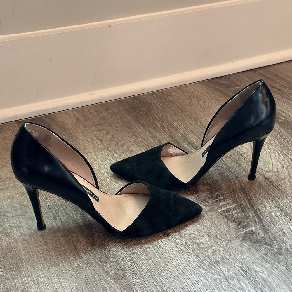 Black Pumps - Picture 2 of 6